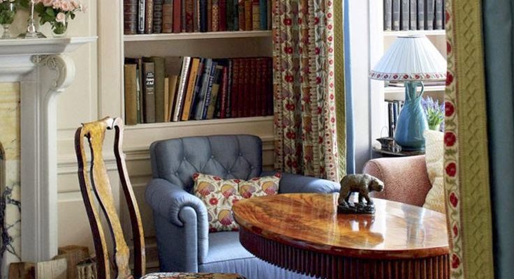 Reading nook with traditional furnishings