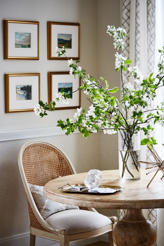Simple breakfast room with natural materials and oversize florals